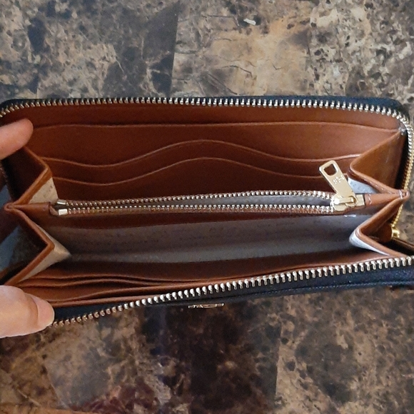 Wallet - Picture 4 of 4